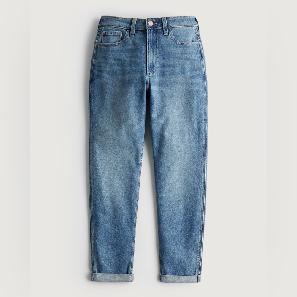 Hollister Curvy Ultra High-Rise Mom Jean